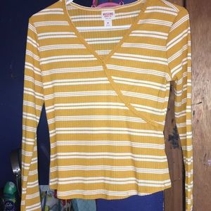 long sleeve w/ mustard yellow & white stripes